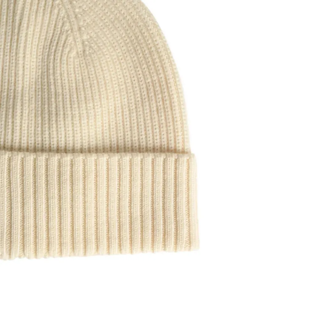 Вязаная шапка с отворотом