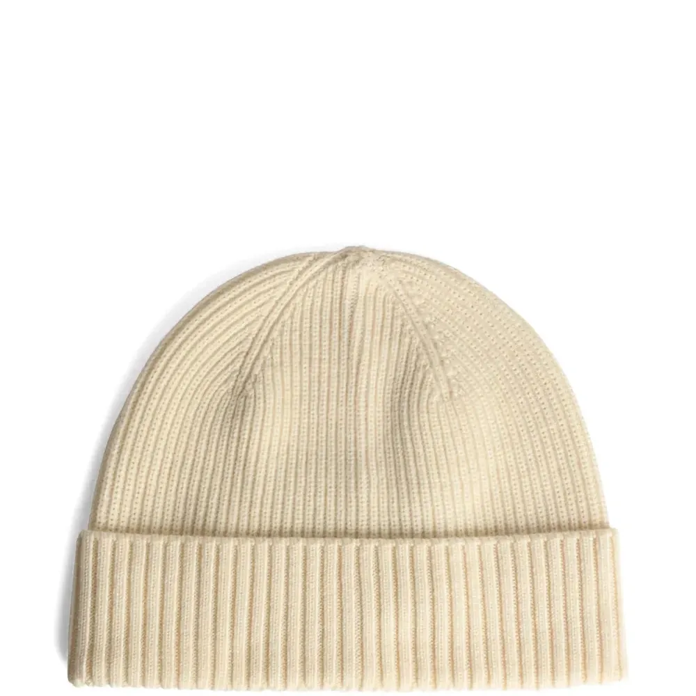 Вязаная шапка с отворотом