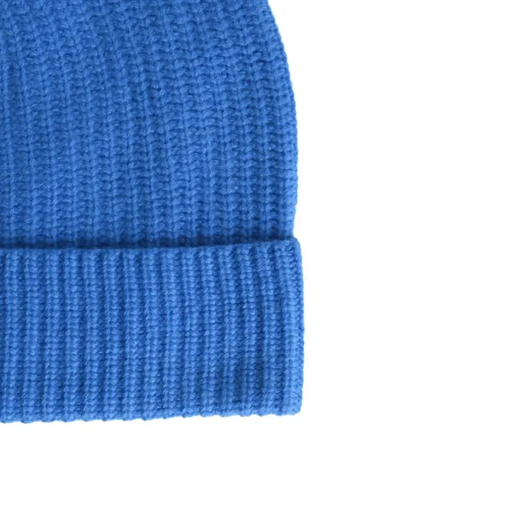 Вязаная шапка с отворотом