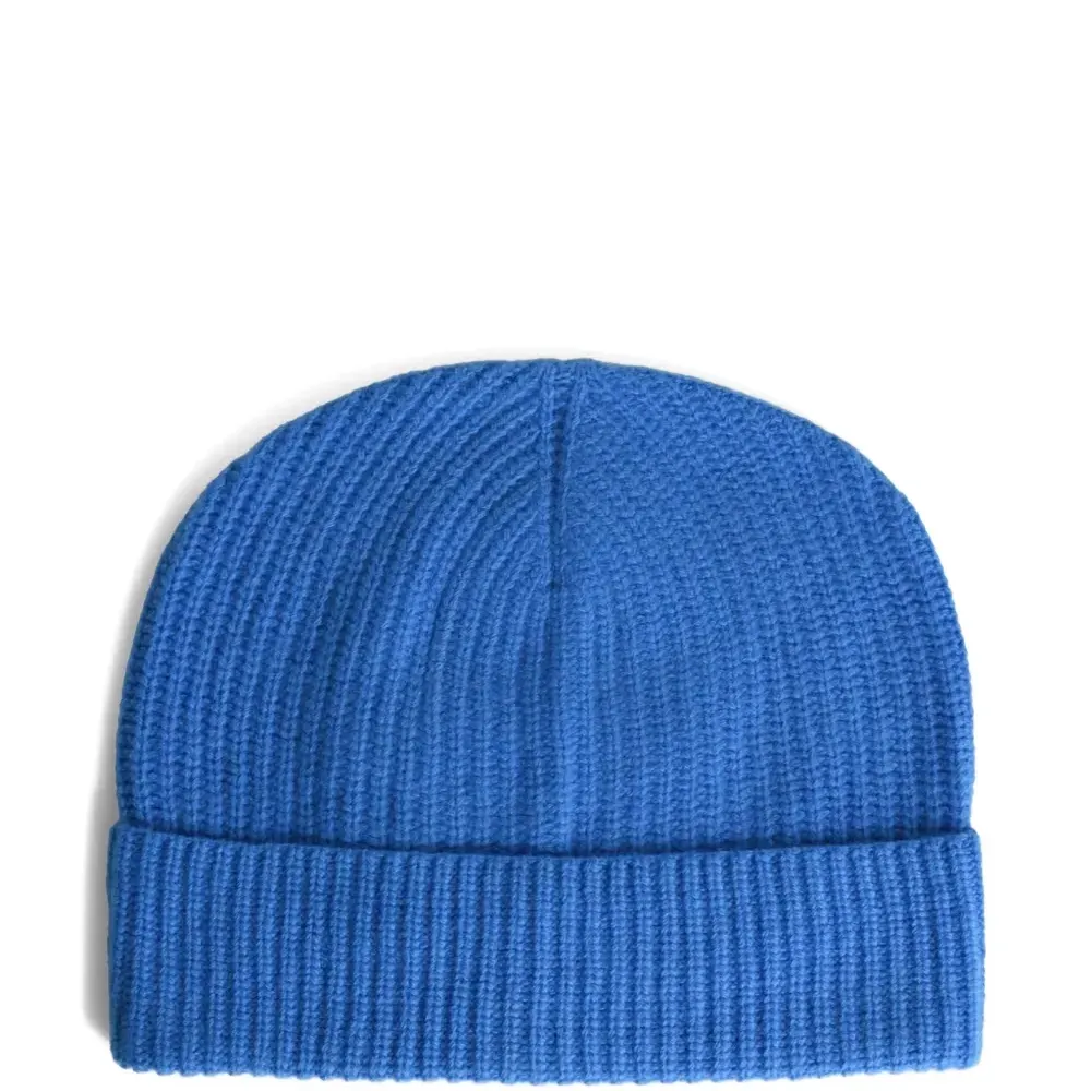 Вязаная шапка с отворотом