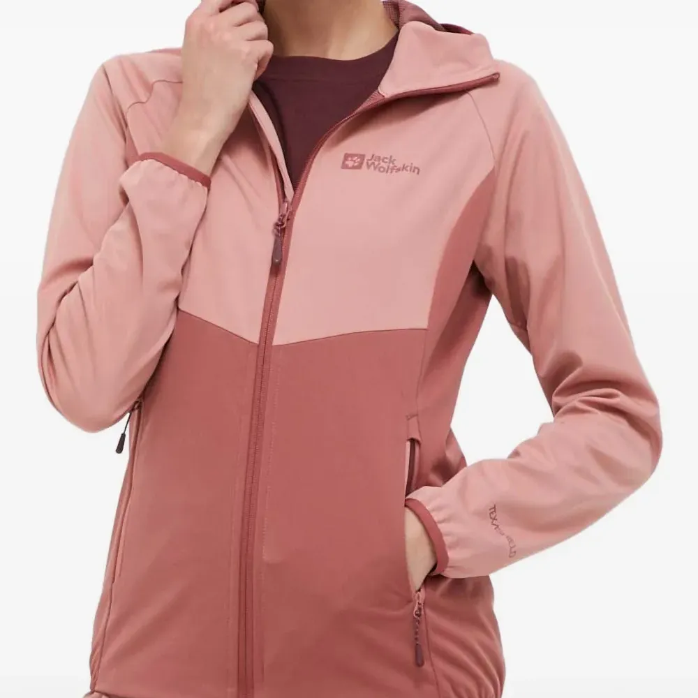 Куртка с капюшоном и контрастными вставками