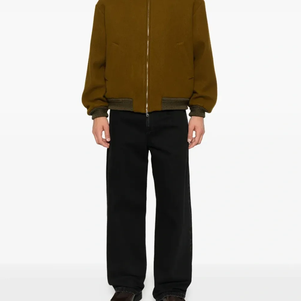 Джинсы с нашивкой-логотипом