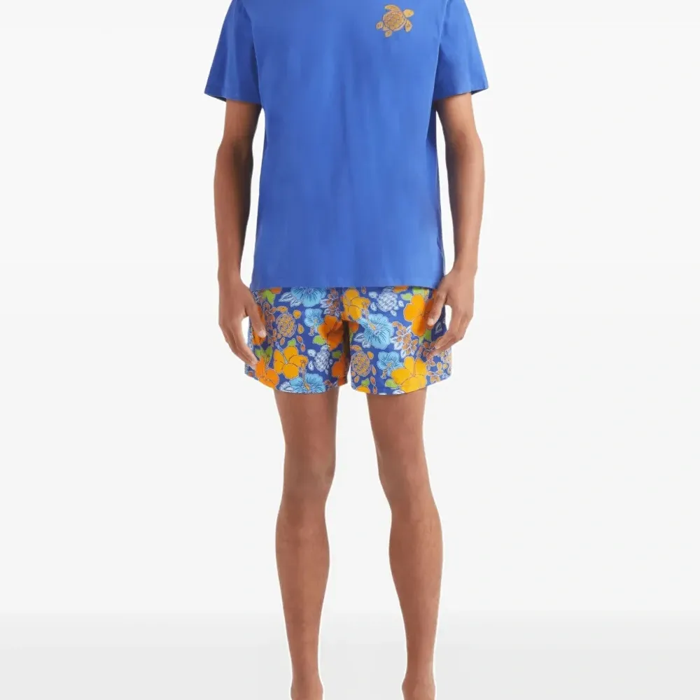 Футболка с вышивкой