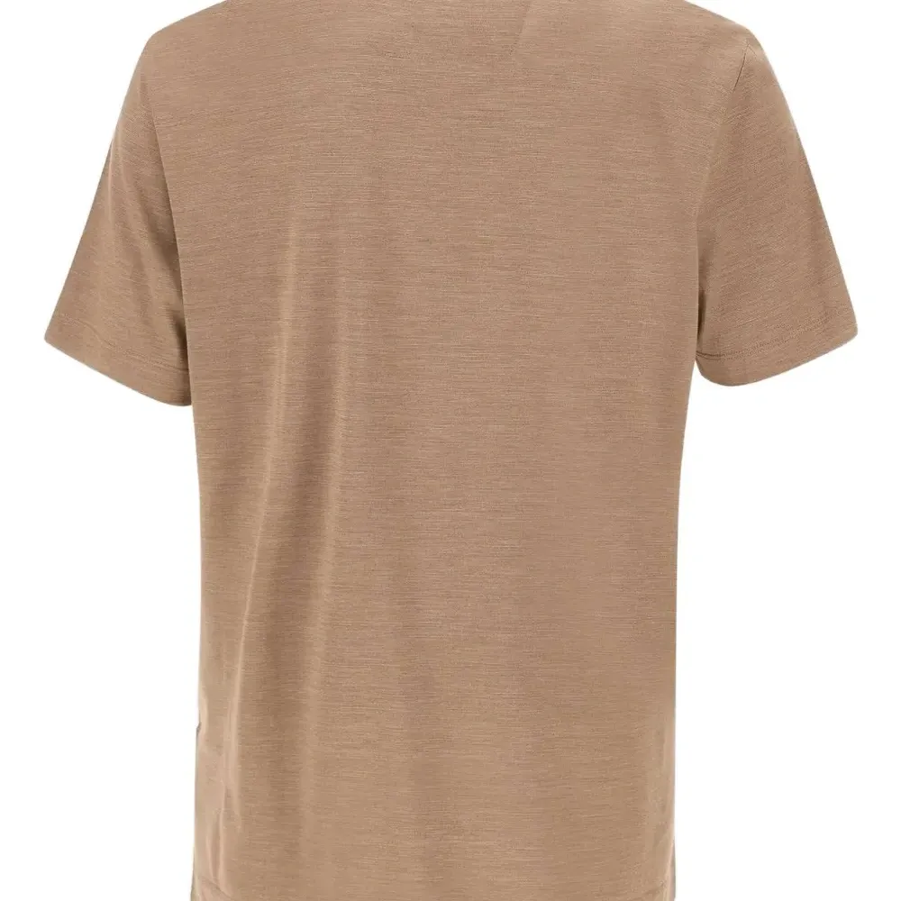 Футболка с наложением и круглым вырезом