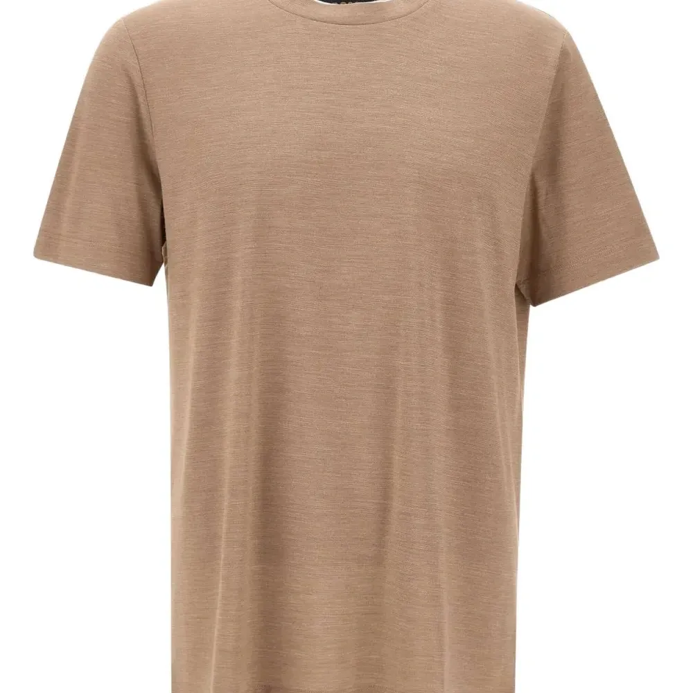 Футболка с наложением и круглым вырезом