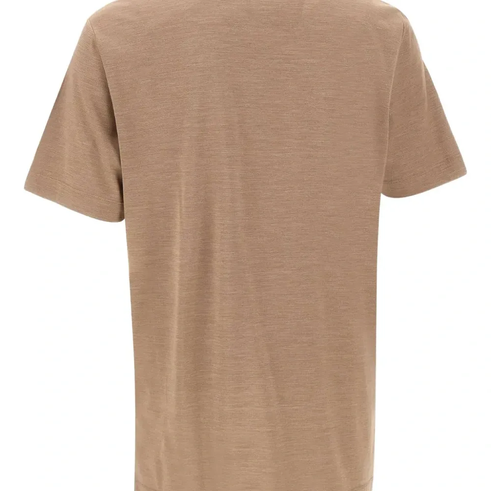 Футболка с наложением и круглым вырезом