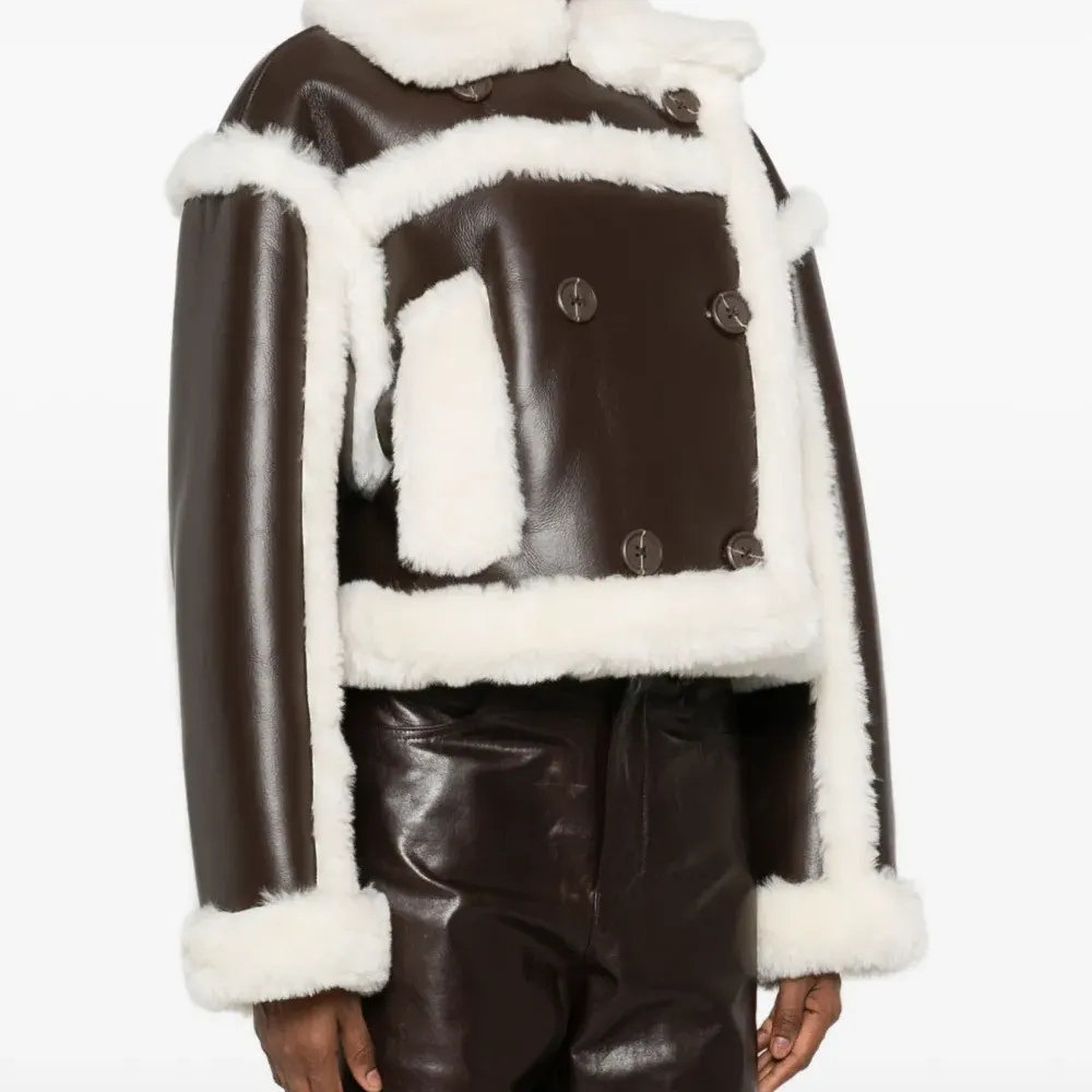 Дубленка на пуговицах