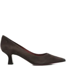 Замшевые туфли-лодочки с заострённым носком