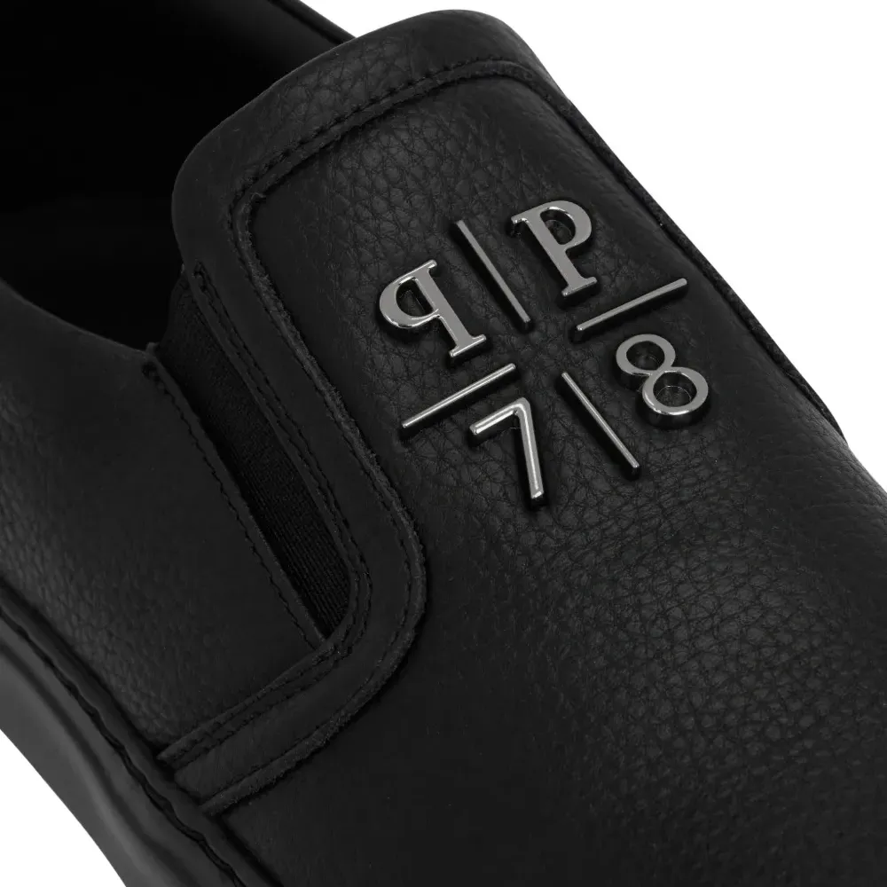 Слипоны с тиснением