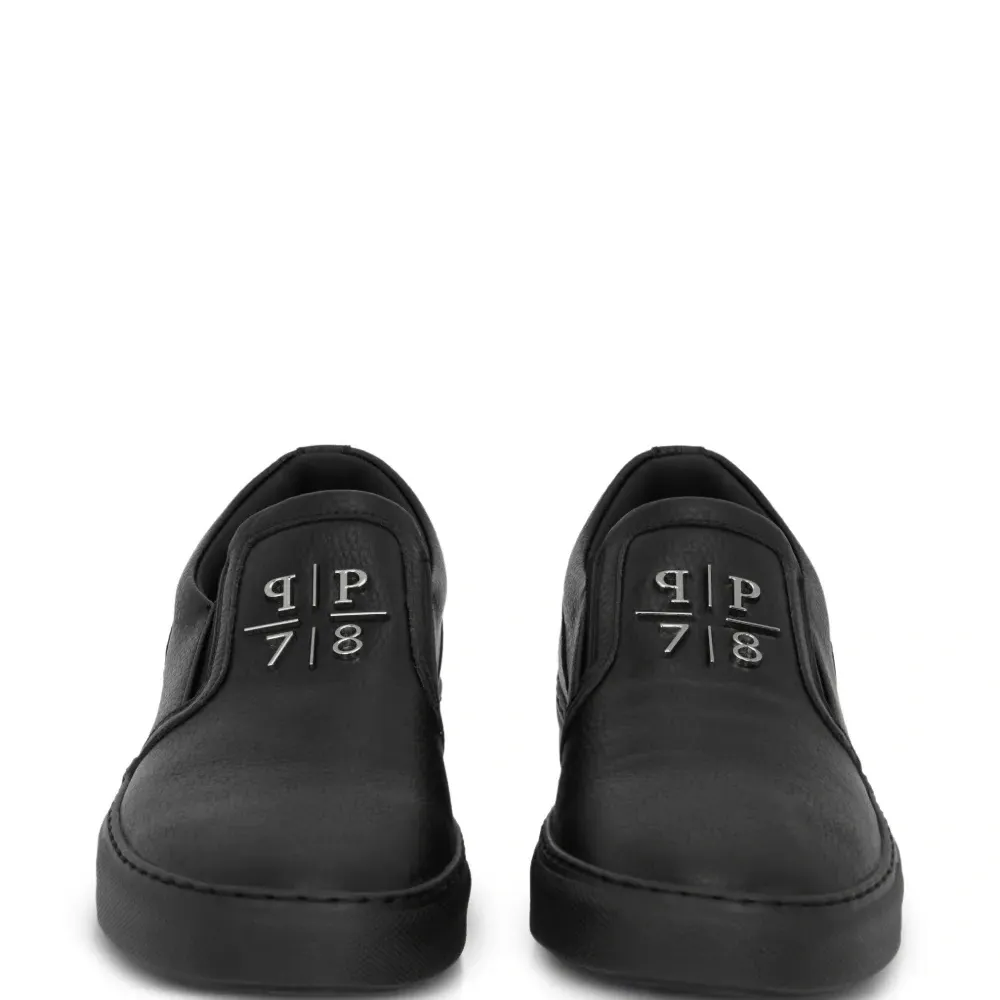 Слипоны с тиснением