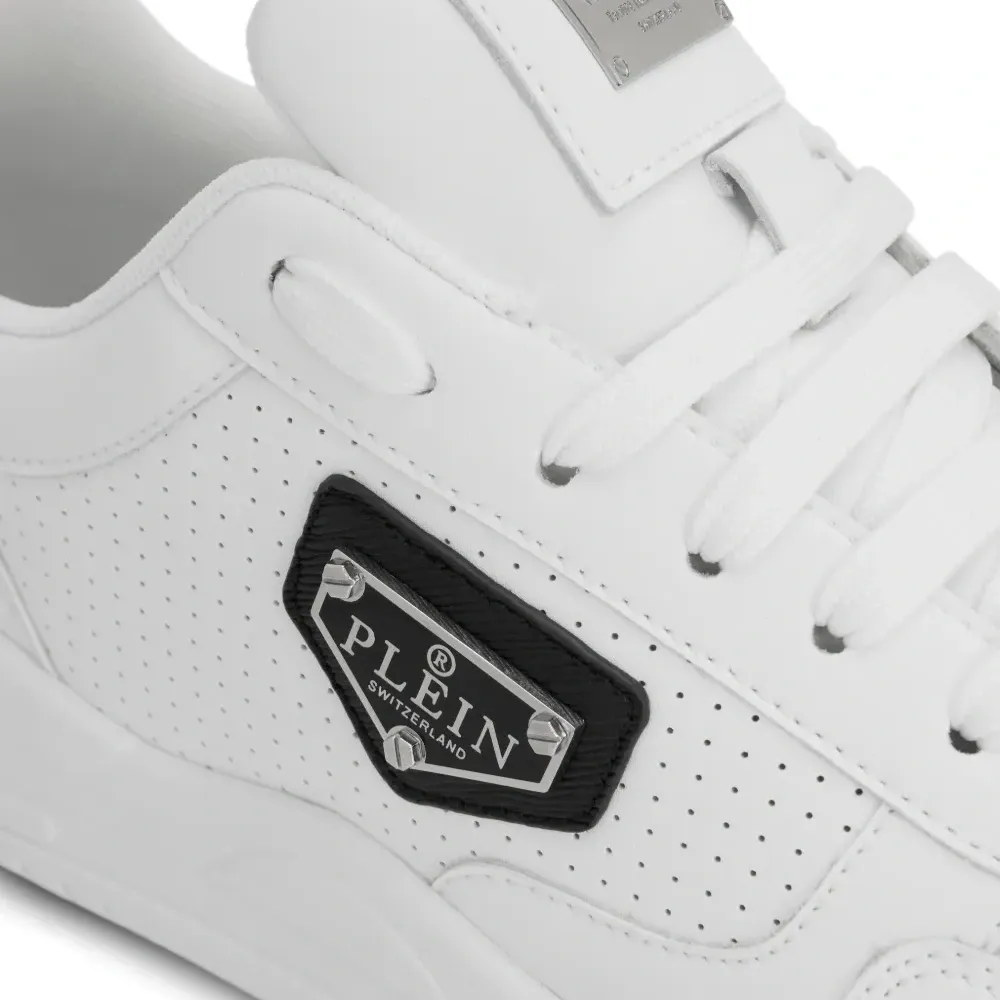 Кеды с перфорацией