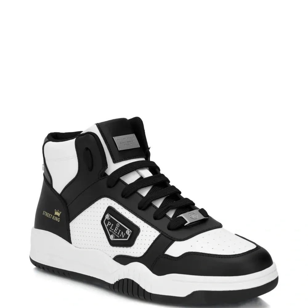 Кроссовки с перфорированным логотипом