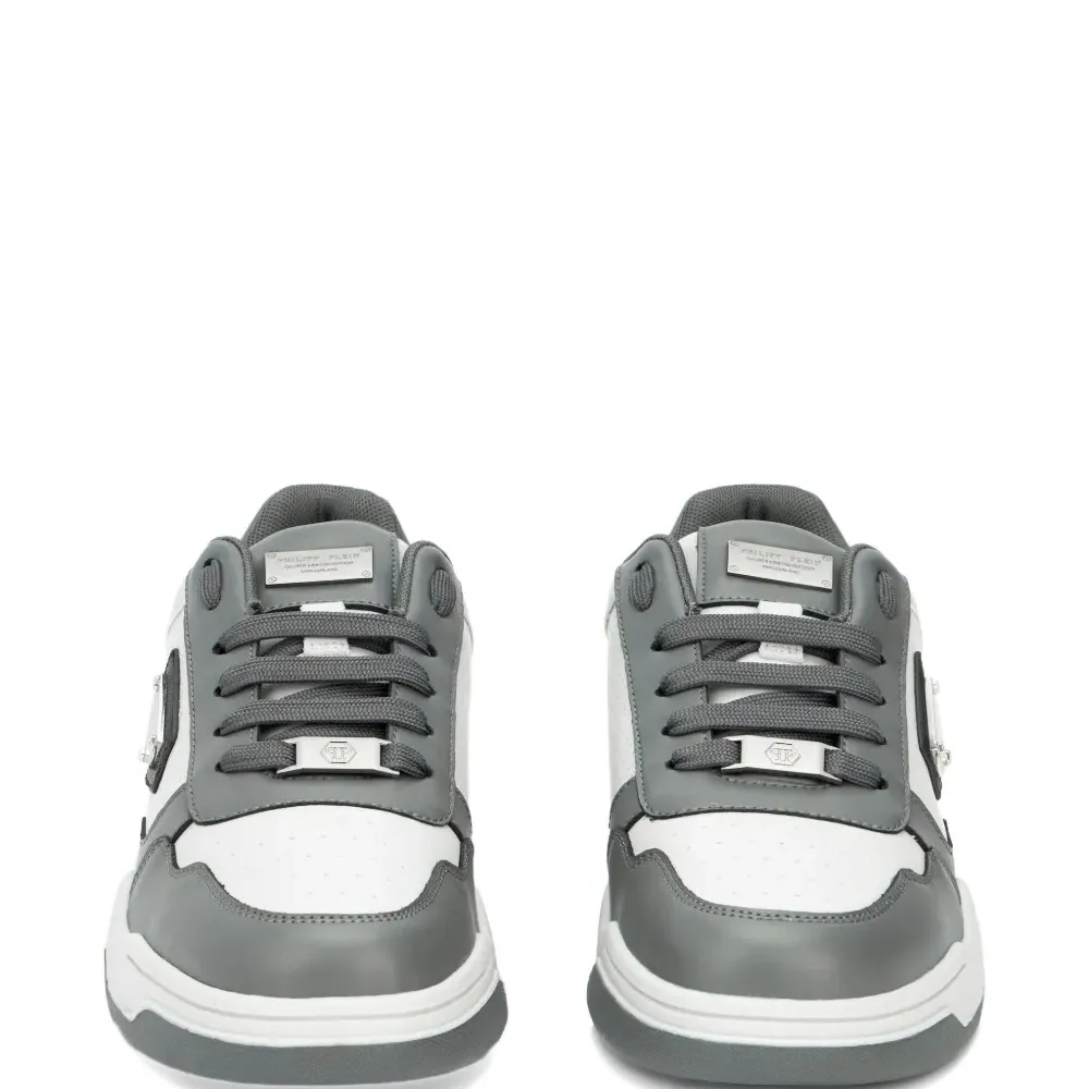 Кроссовки с перфорацией