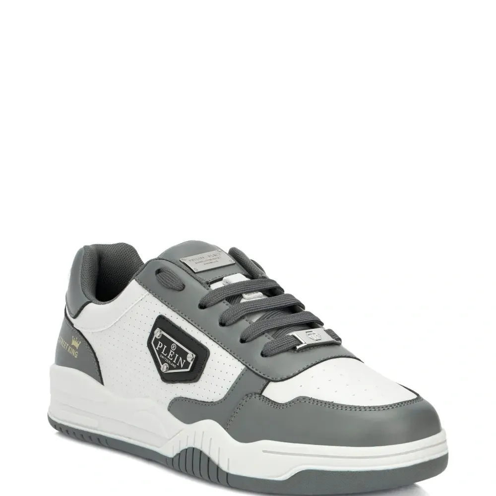 Кроссовки с перфорацией