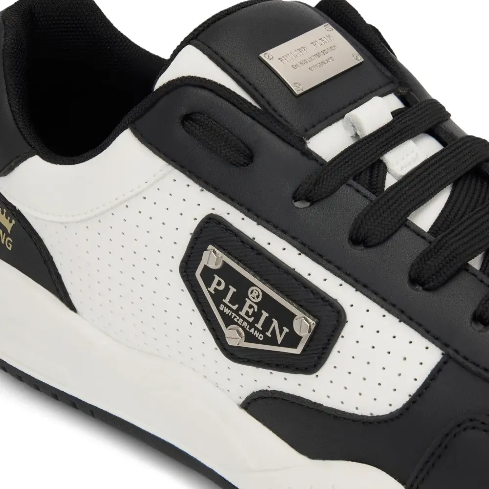 Кеды с перфорацией