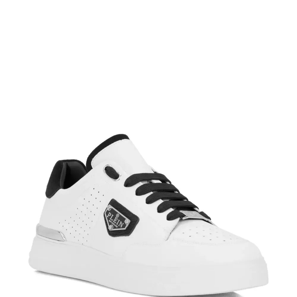 Кроссовки с логотипом