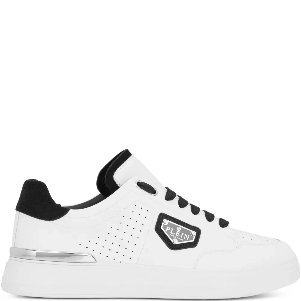 Кроссовки с логотипом