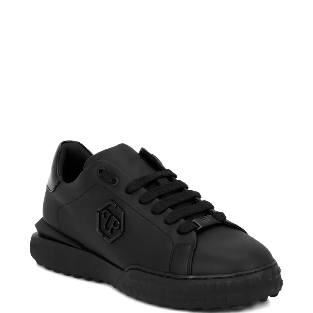 Кроссовки с логотипом