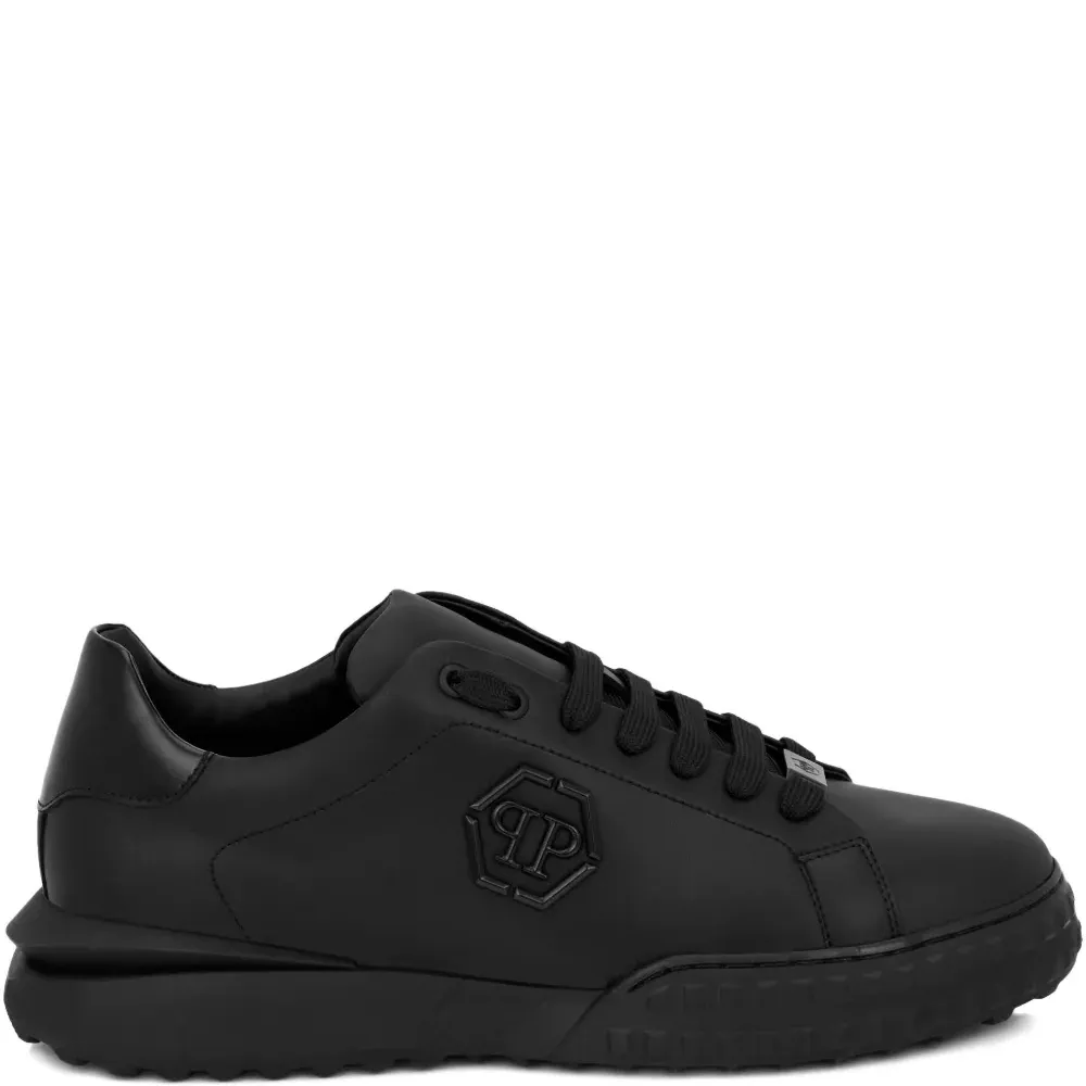 Кроссовки с логотипом