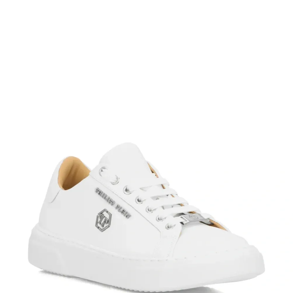 Кроссовки с логотипом