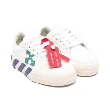 Кроссовки с нашивкой-логотипом Кроссовки с нашивкой-логотипом