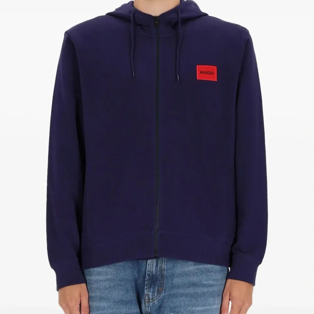 Худи с нашивкой-логотипом