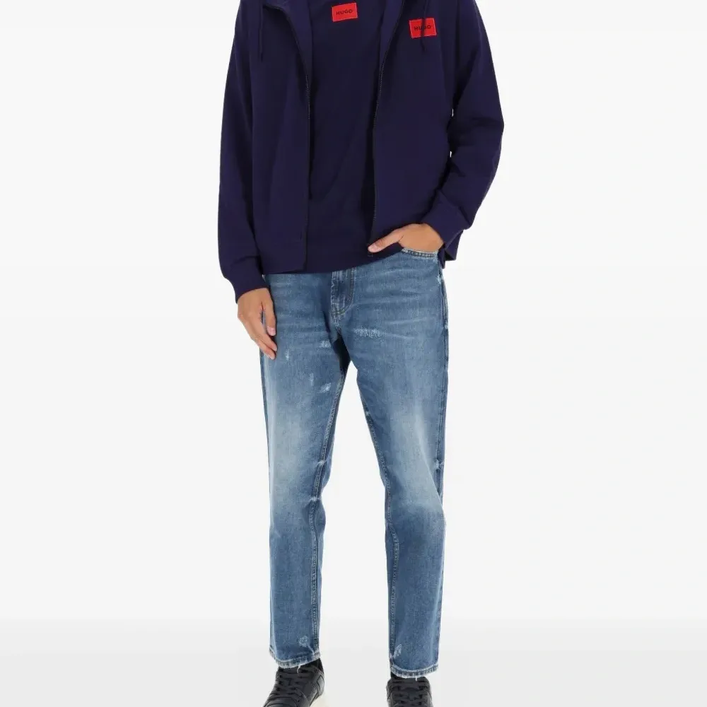 Худи с нашивкой-логотипом