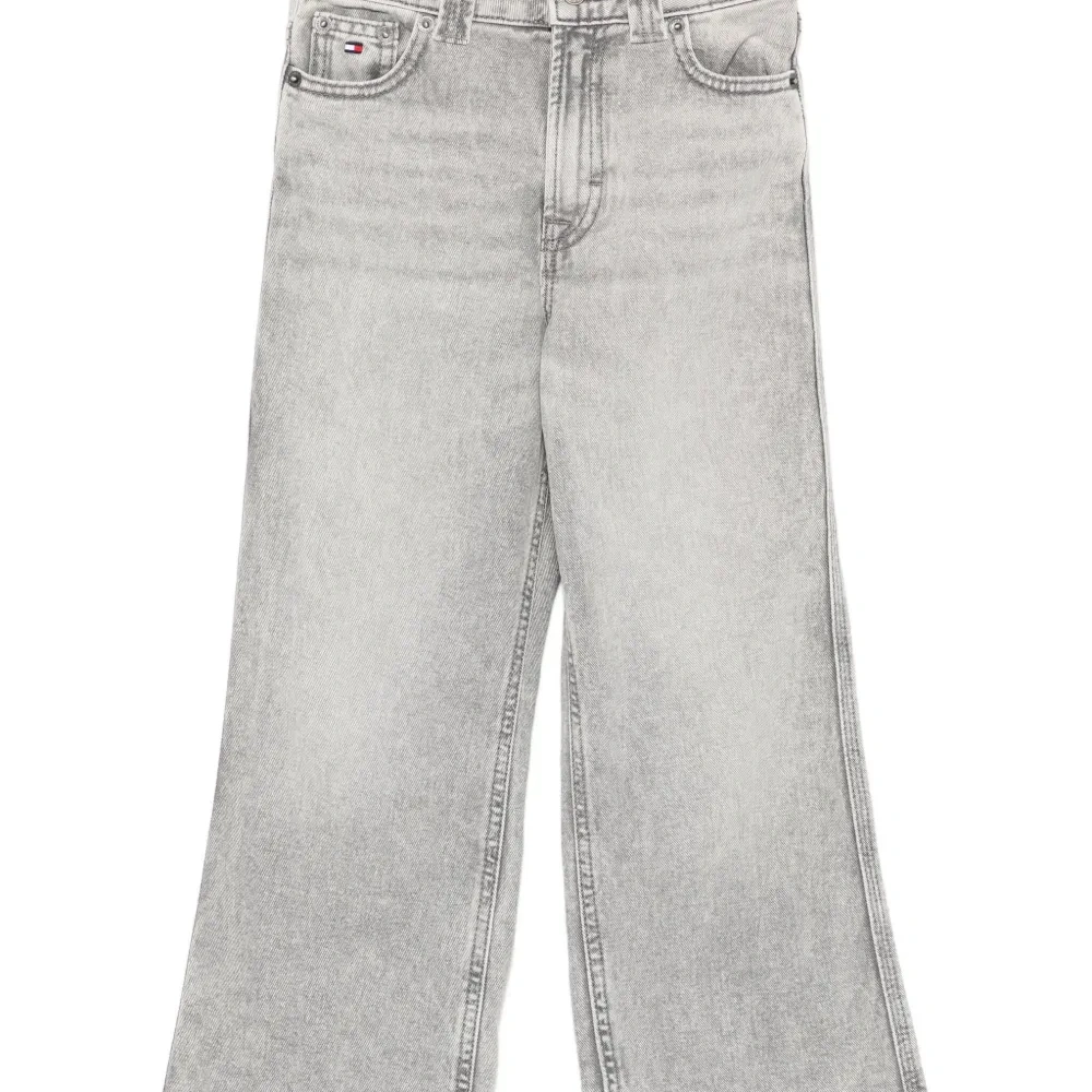 Джинсы с нашивкой-логотипом