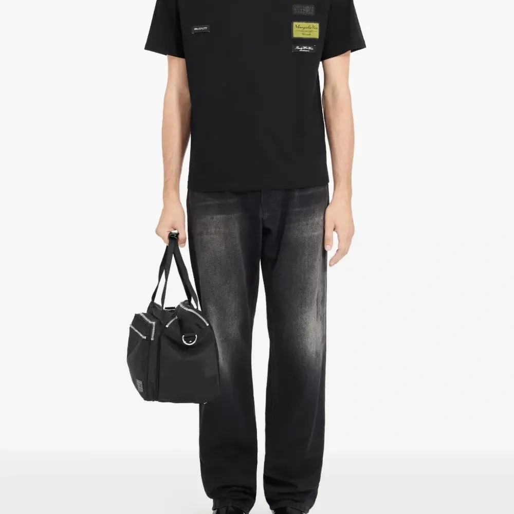 Футболка с нашивкой