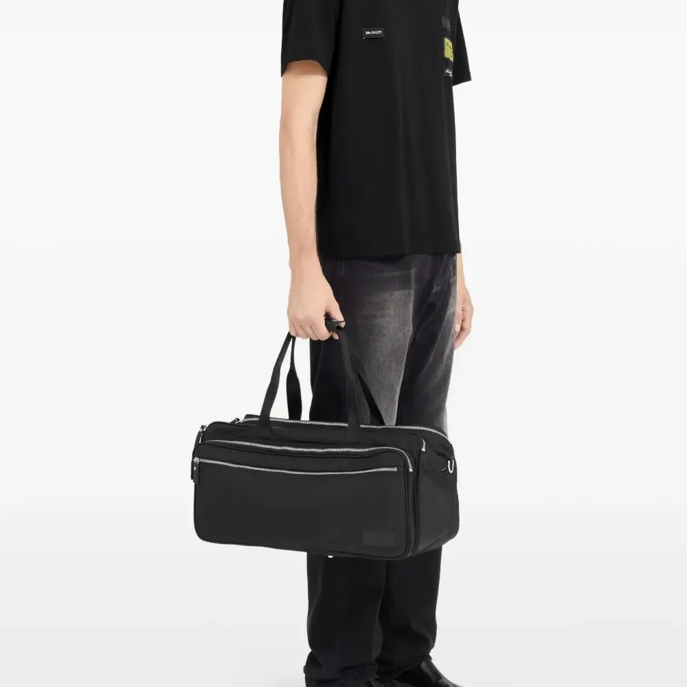 Футболка с нашивкой