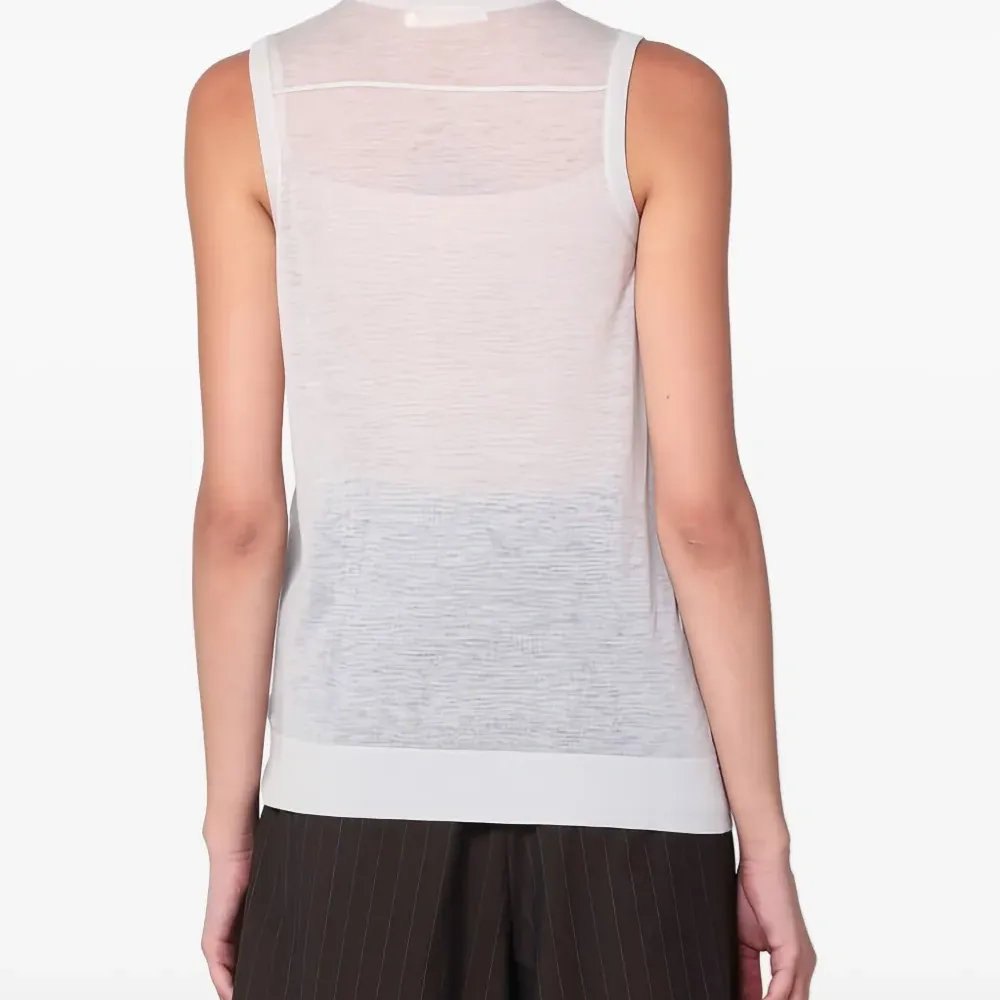 Футболка без рукавов