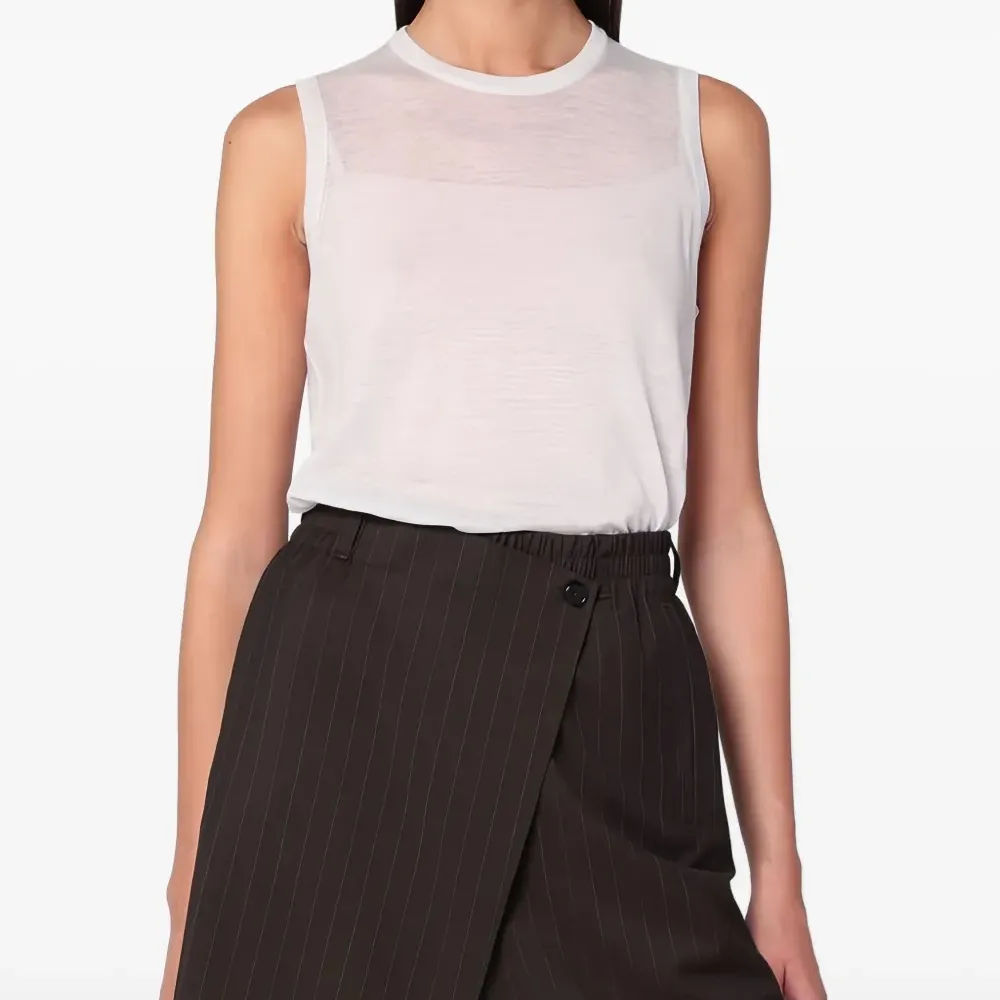 Футболка без рукавов