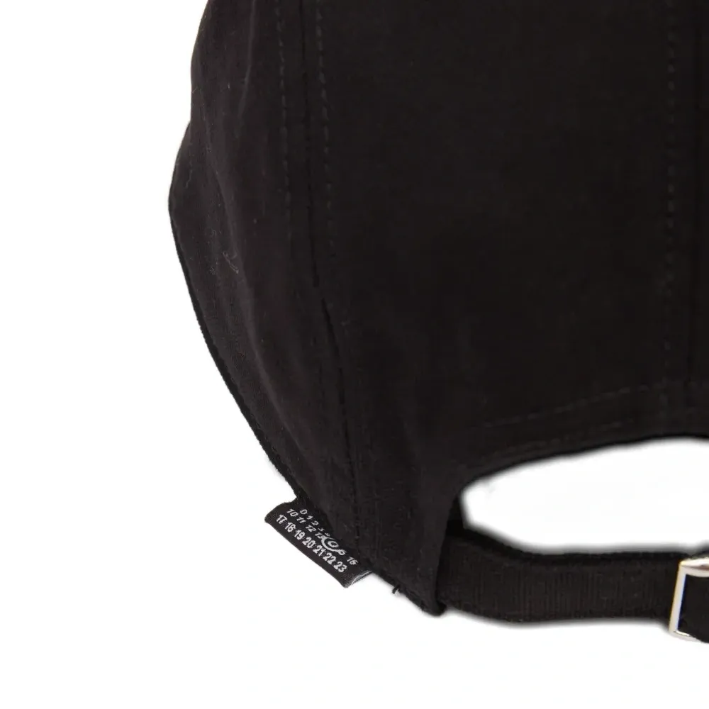 Бейсболка с логотипом