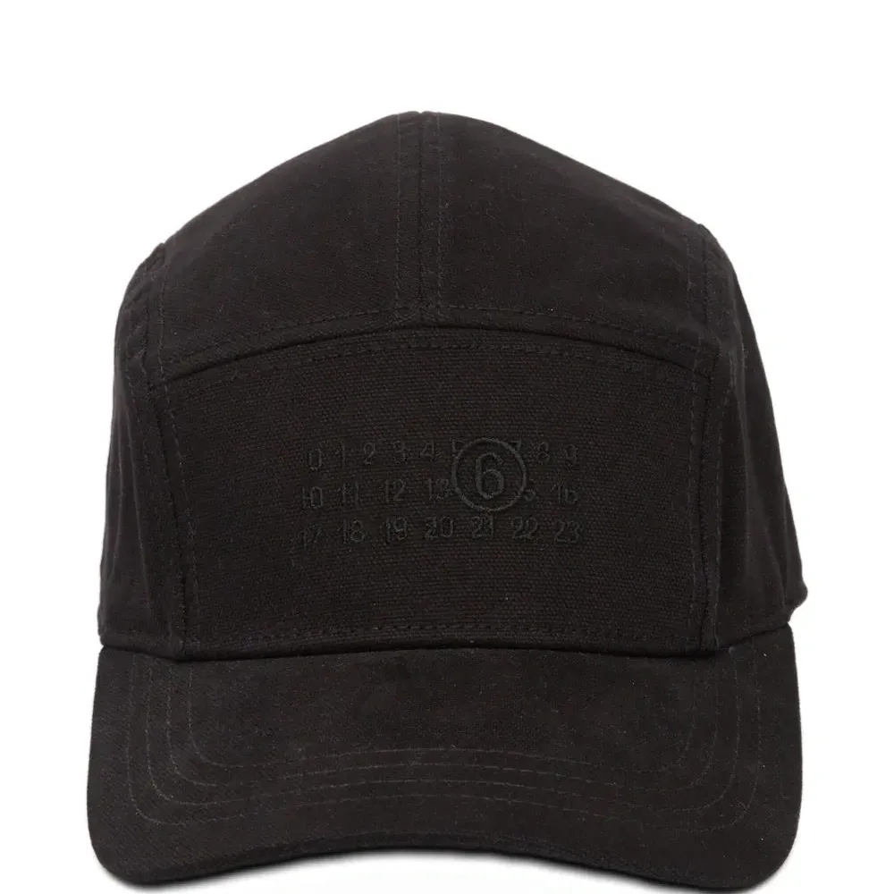 Бейсболка с логотипом