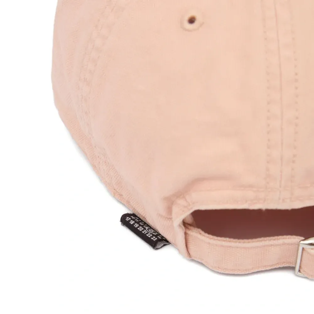 Бейсболка с вышитым логотипом