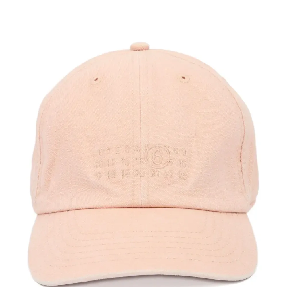 Бейсболка с вышитым логотипом