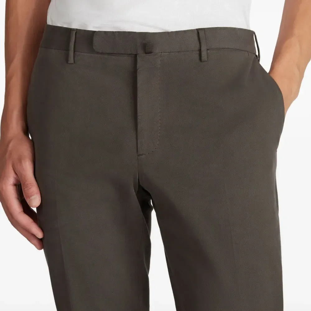 Брюки на пуговицах