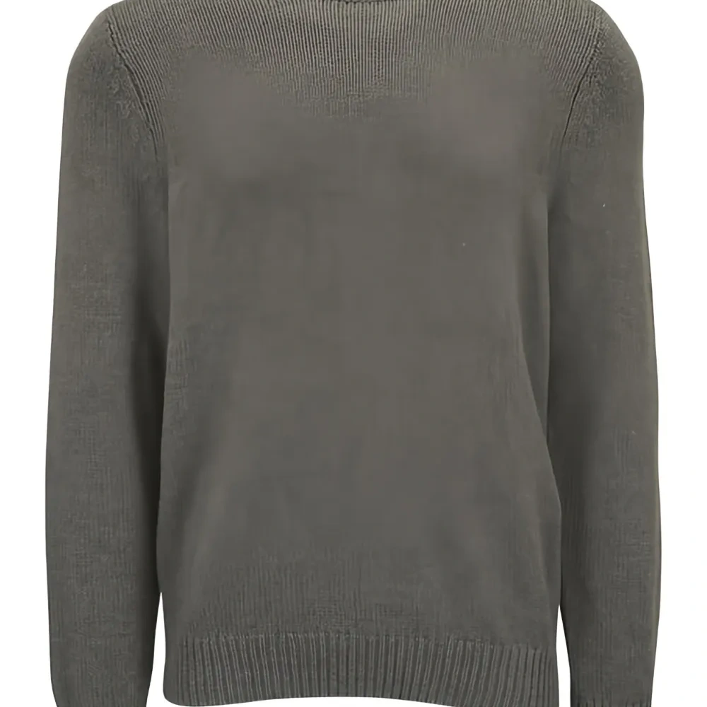 Свитер с круглым вырезом