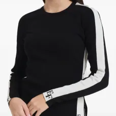 Свитер с боковой полосой