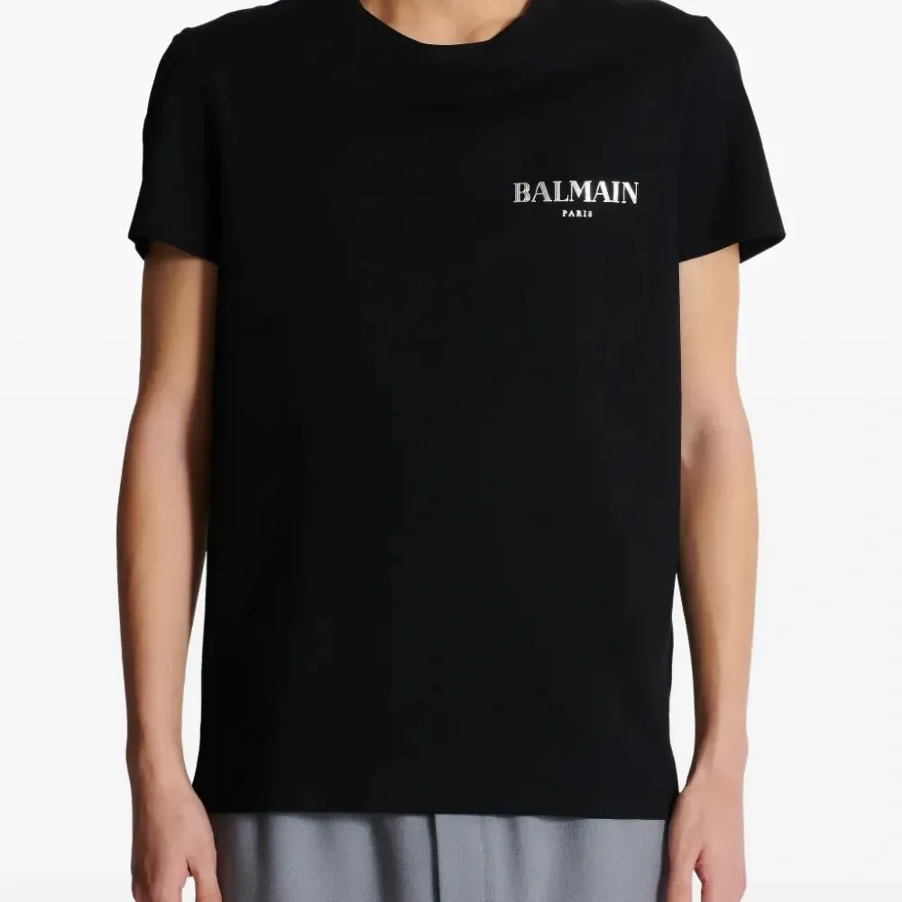 Футболка с логотипом и круглым вырезом