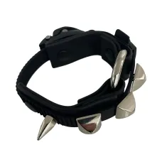 Браслет с шипами