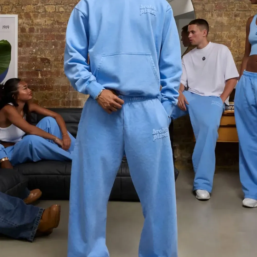 Спортивные брюки широкого кроя