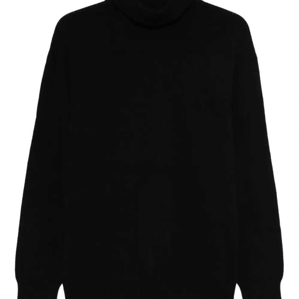 Свитер с высоким воротником