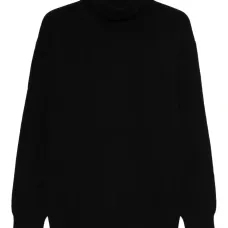 Свитер с высоким воротником