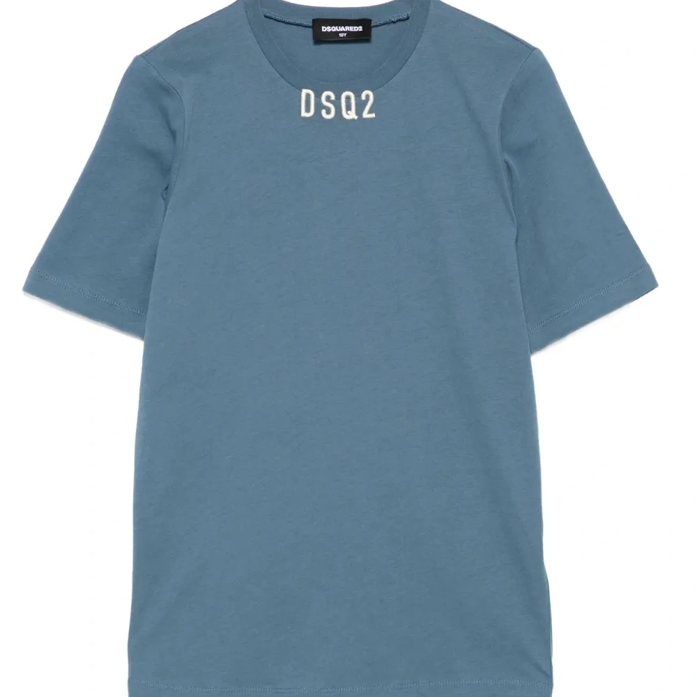 Футболка с нашивкой-логотипом