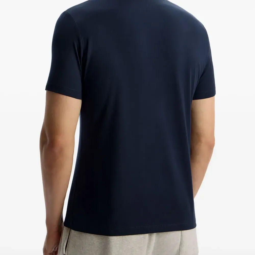 Футболка облегающего кроя