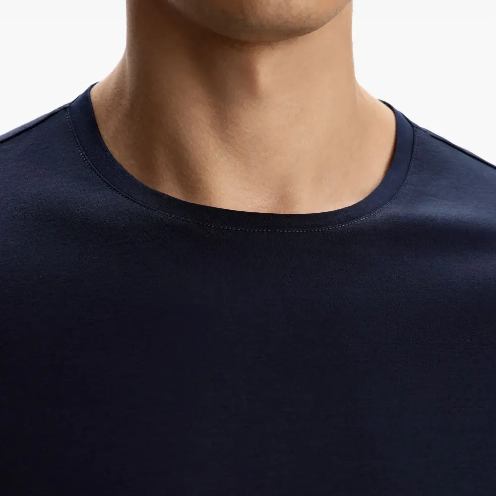 Футболка с логотипом