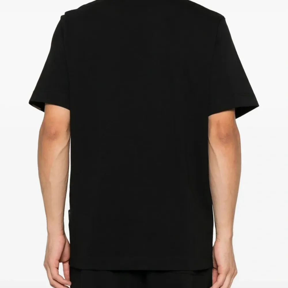 Футболка с круглым вырезом