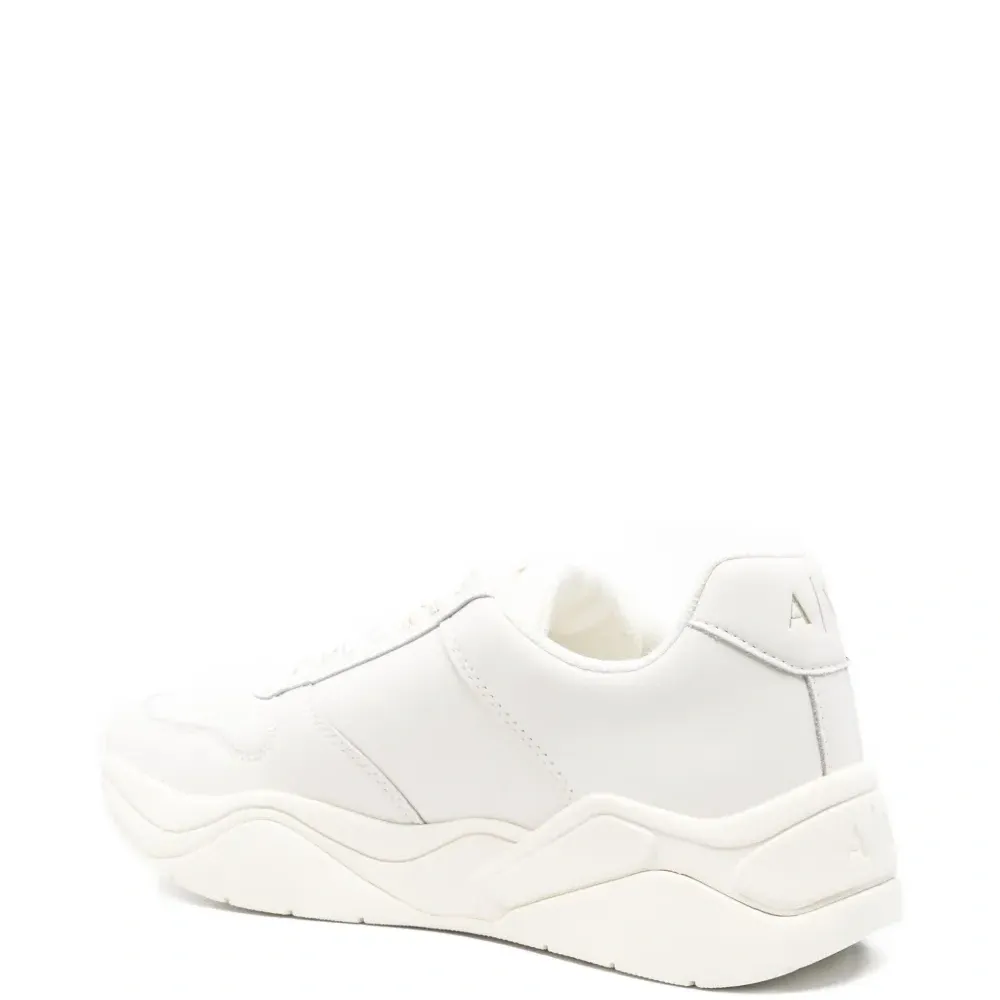 Кожаные кроссовки с брелоком-логотипом