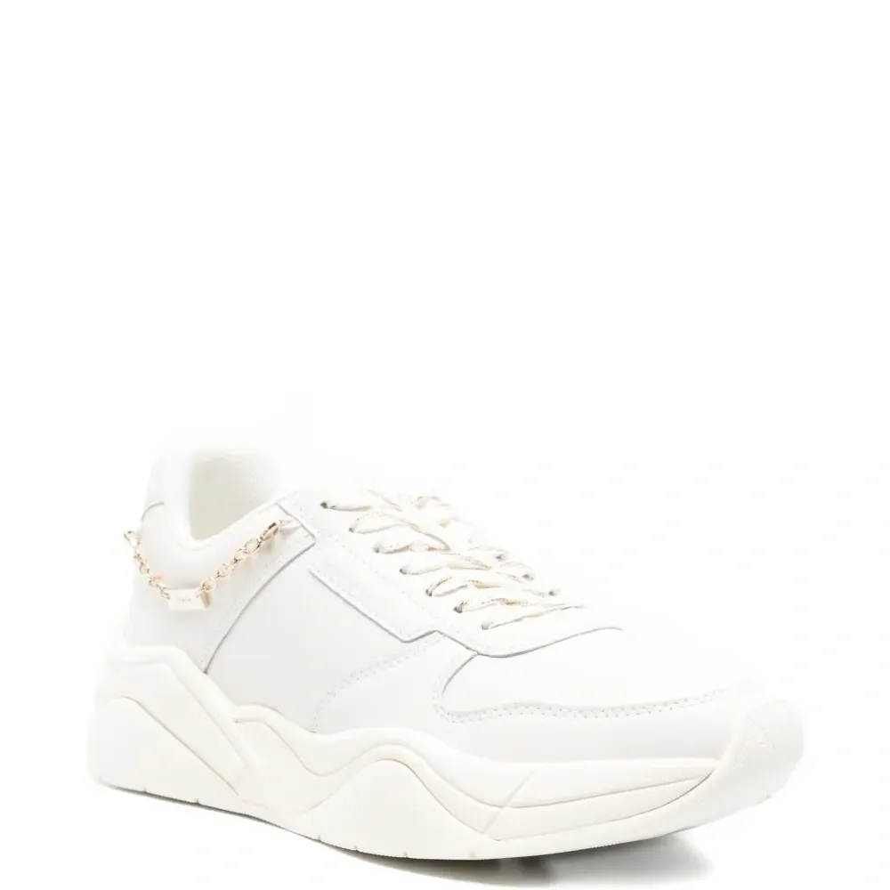 Кожаные кроссовки с брелоком-логотипом